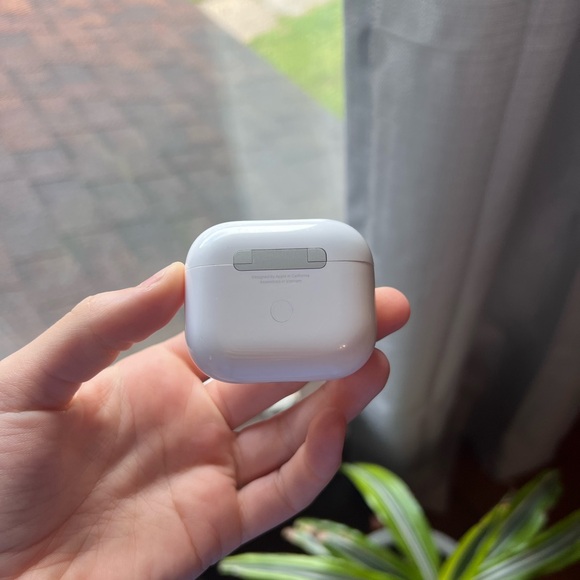 AirPods 3rd generation. Used for about a year - Picture 3 of 10